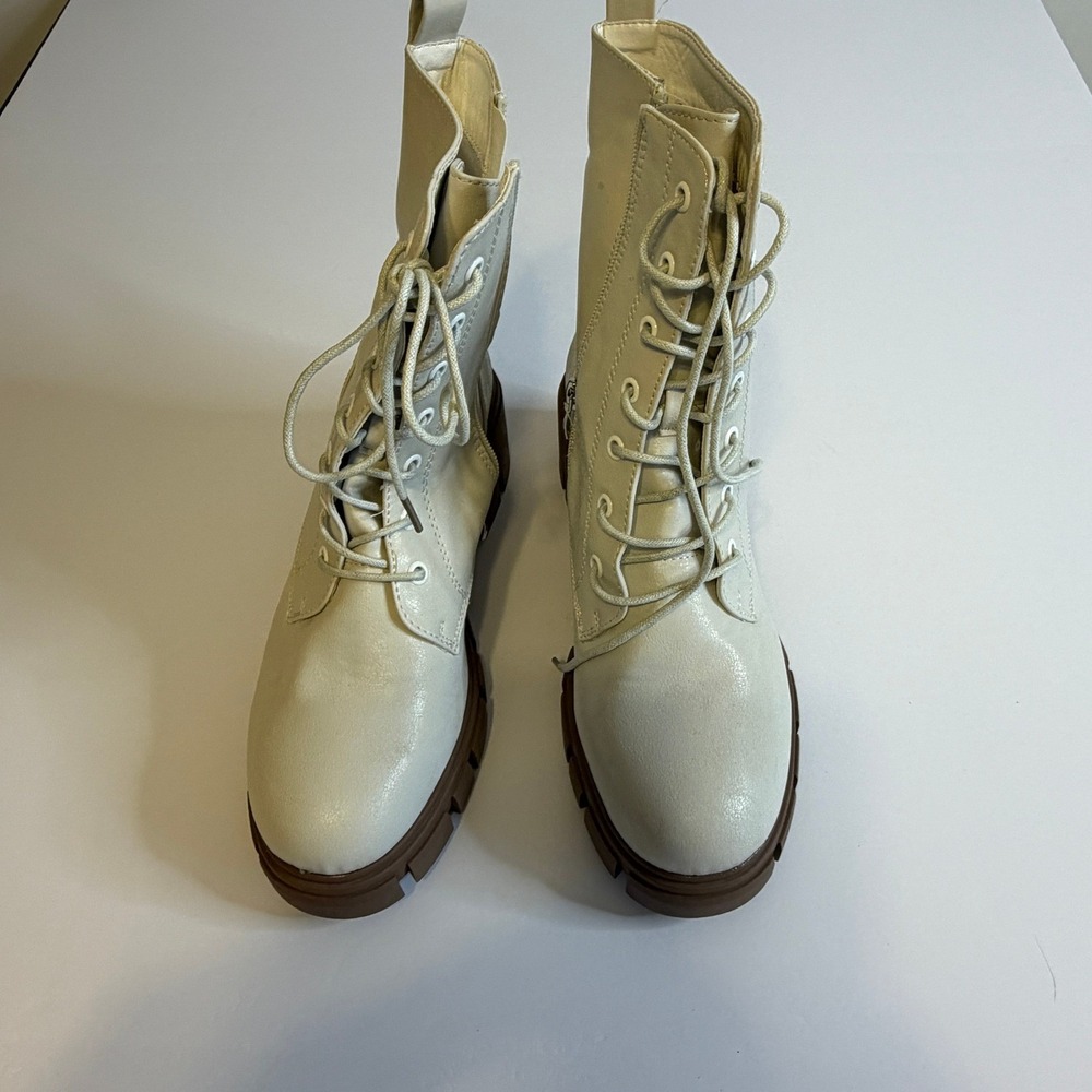 Dirty Laundry Women Cream Shimmer Lace Up Lug Sole Combat Boots NIT-010 Size 9.5